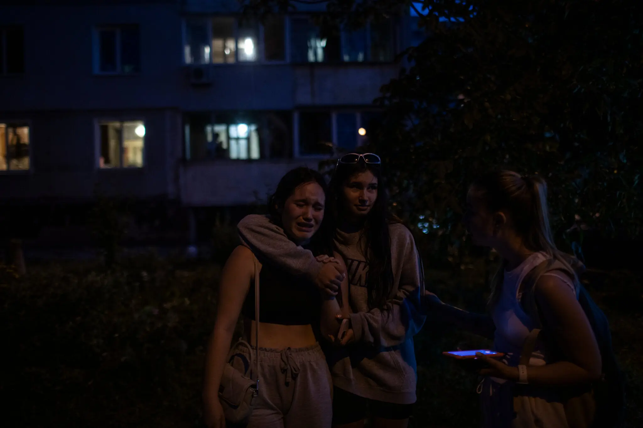 «Був великий бум; ми гуляли з компанією друзів», – розповів один із жителів Запоріжжя. «Ми всі відразу сіли на землю і почали закривати голови руками».